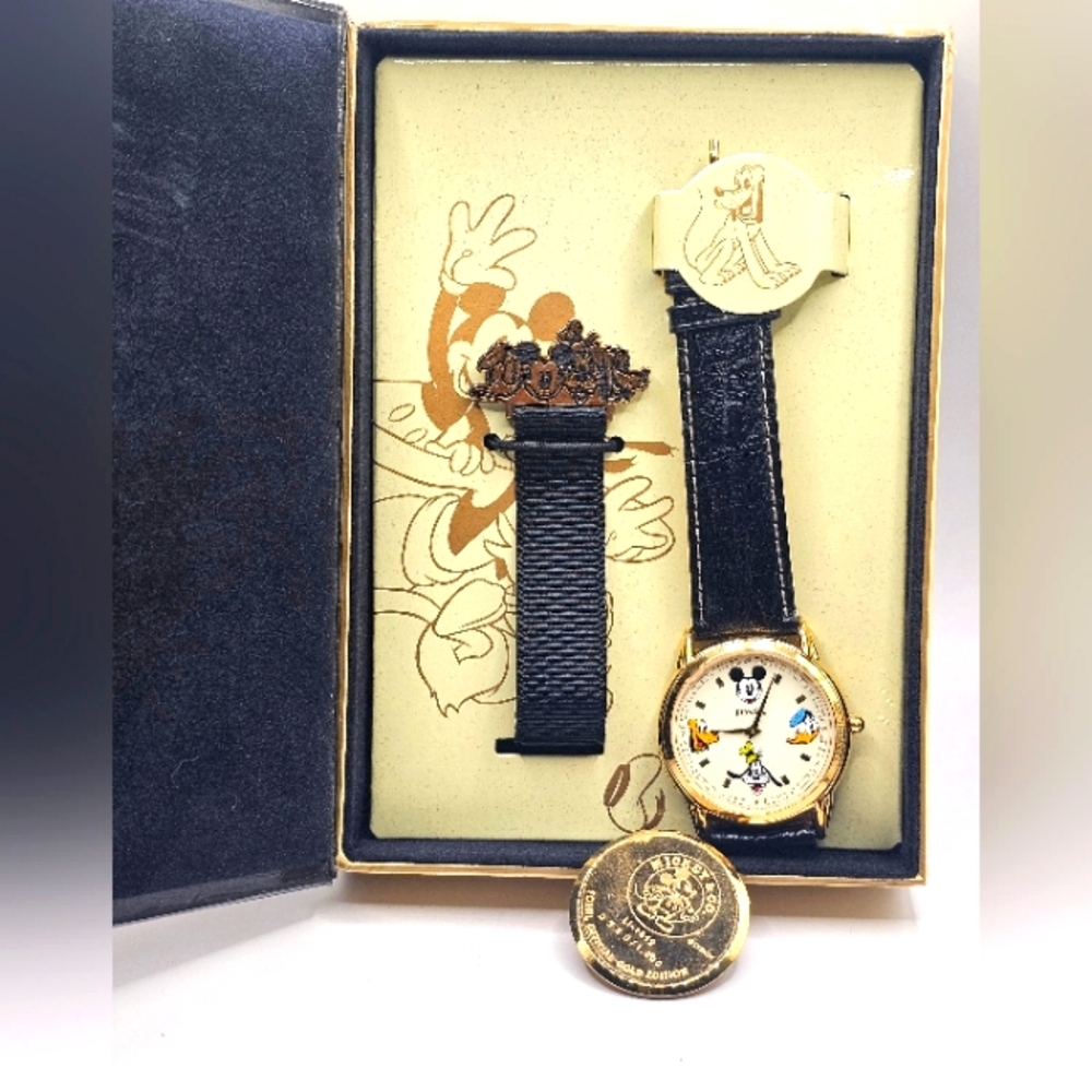 Mickey & Co Fossil Gold Edition Mickey Mouse & Friends Wristwatch LI-1612 #/1000